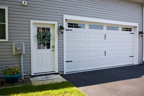 24/7 Emergency Garage Door Panel Replacement experts in Ball Pond, CT